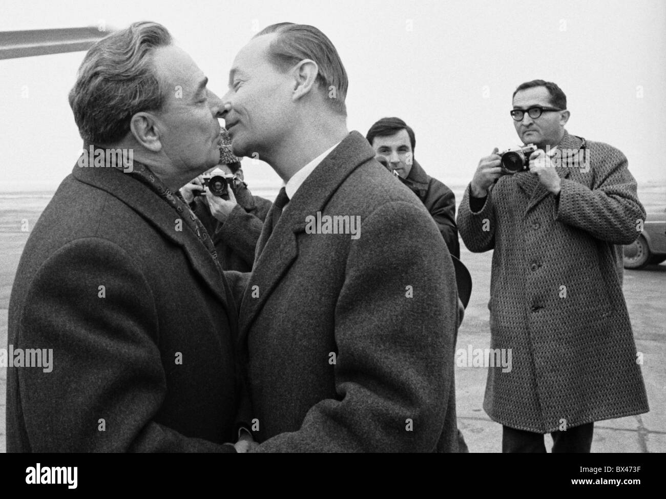 Alexander Dubcek, Leonid Brezhnev, kiss Stockfoto