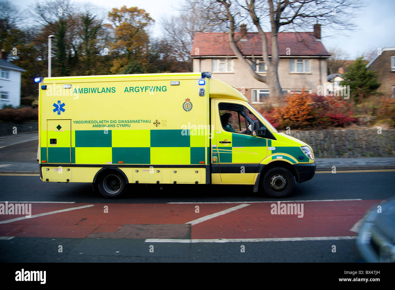 Ein Krankenwagen, die Beantwortung von ein 999 Notruf, UK Stockfoto