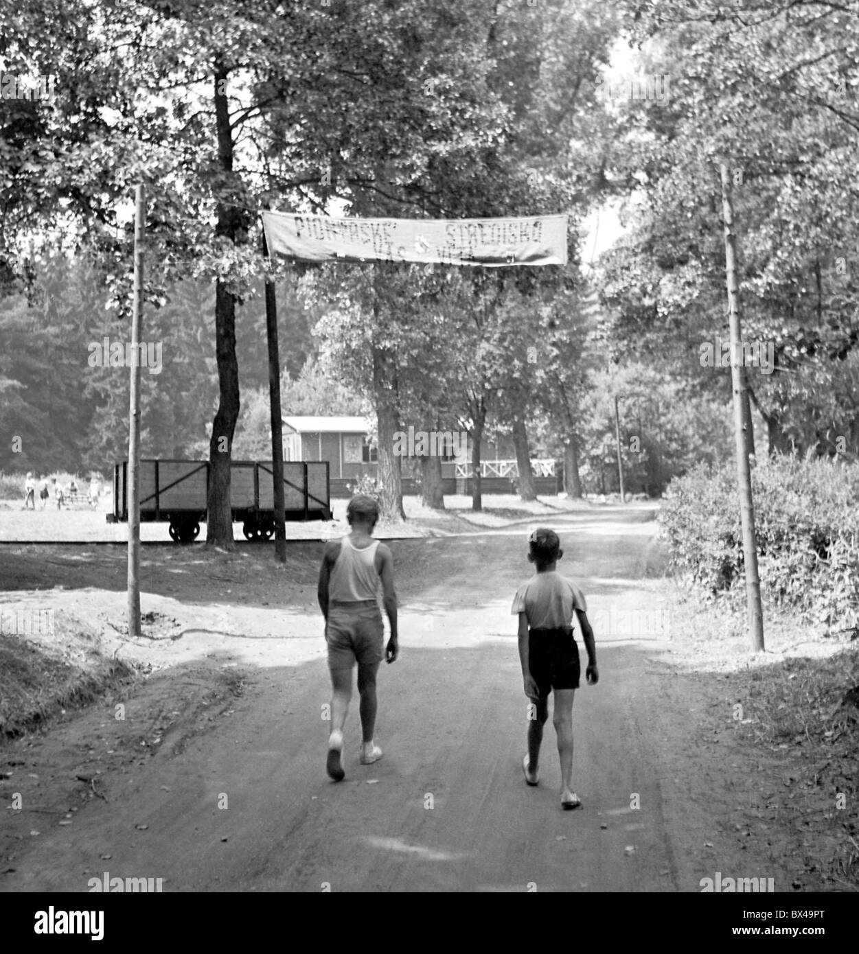 Tschechoslowakei 1950 in der Nähe von Karlsbad als Scouts illegal von der kommunistischen Regierung "Pionieren" entstanden und Socialst Union der Stockfoto