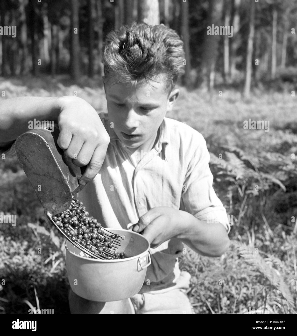 Tschechoslowakei 1950 in der Nähe von Budweiss als Scouts illegal von der kommunistischen Regierung "Pionieren" entstanden und Socialst Union der Stockfoto