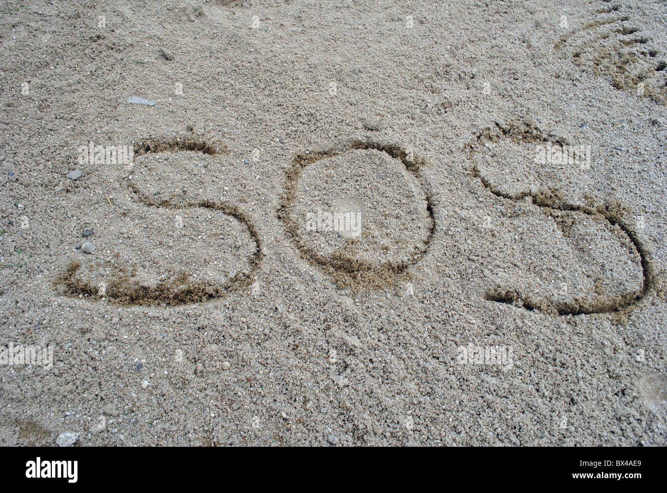 s.o.s.-Zeichen in einem bunker Stockfoto