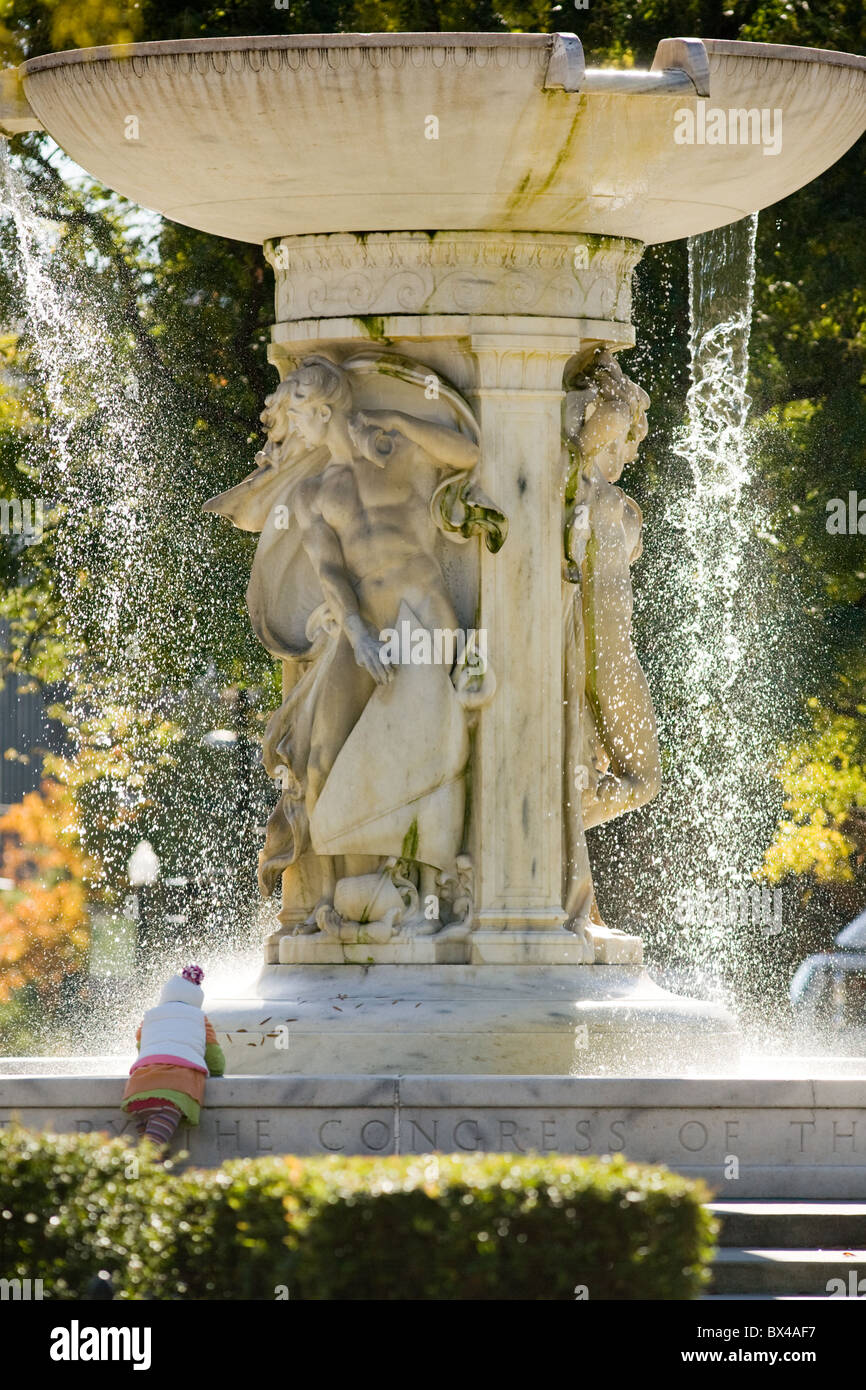 Daniel Chester French entworfen, den schöne Brunnen Zentrierung Dupont Circle in Washington DC Stockfoto