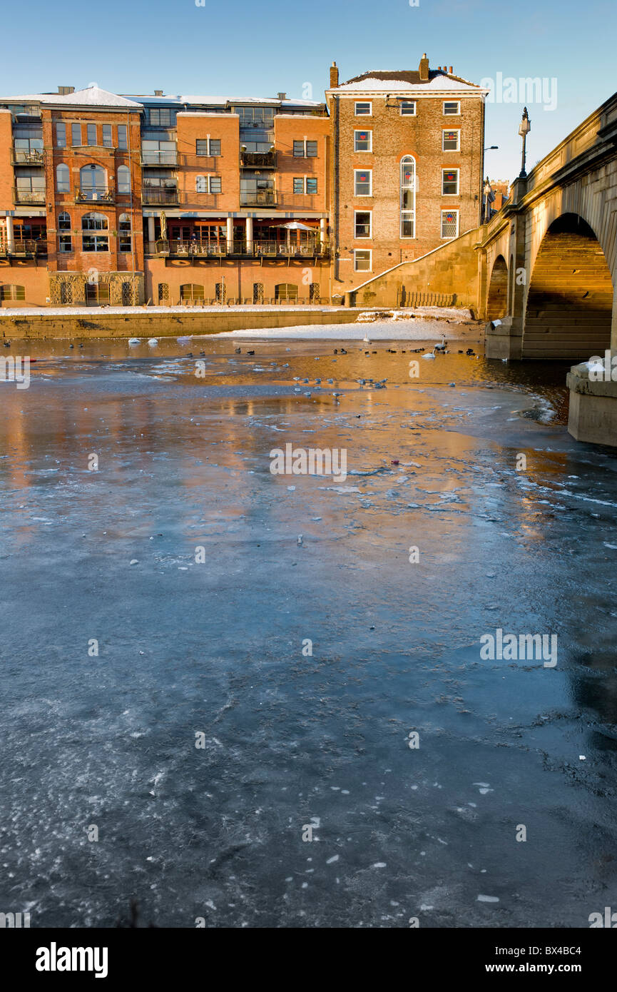 Woodsmill Gebäude, Königin des königlichen, York. Zugefrorenen Fluss Ouse Stockfoto