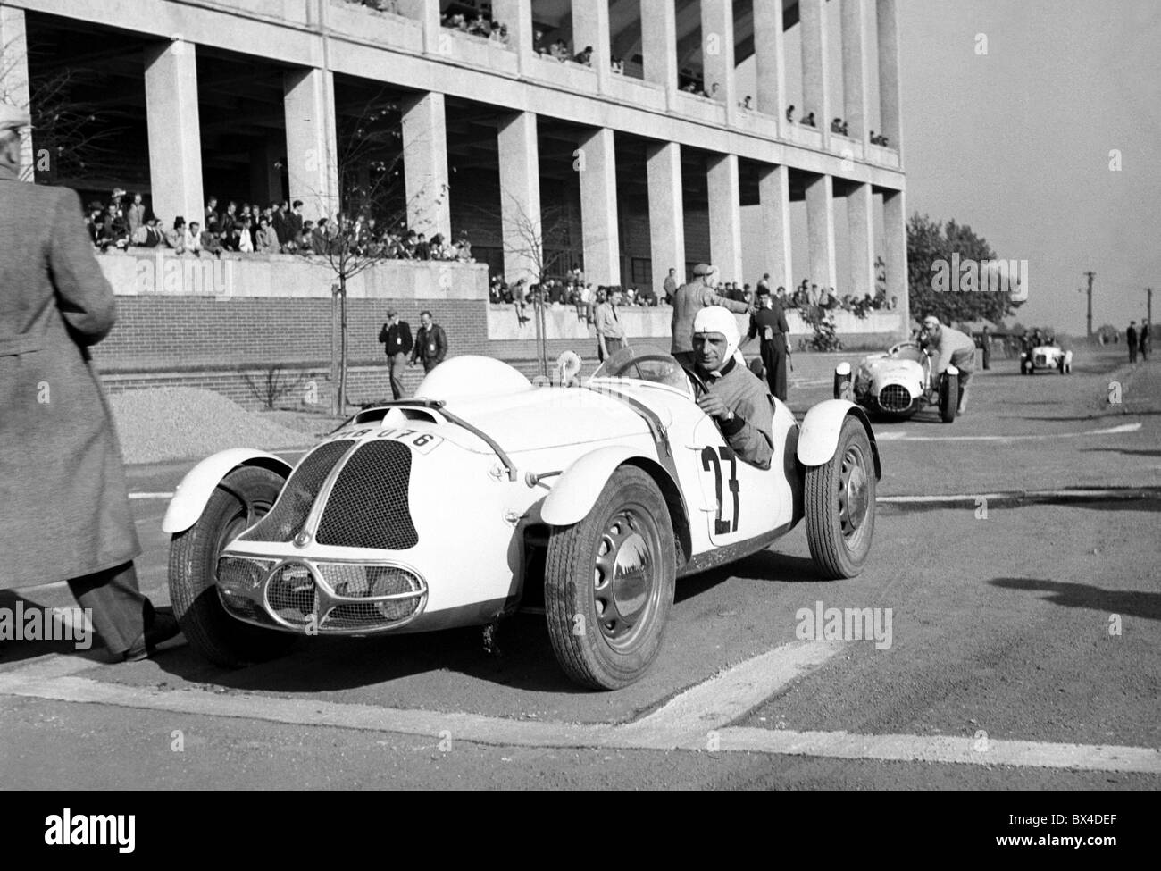 Tschechoslowakei - Prag, 1950. Rennfahrer Vaclav Bobek fährt Skoda Automobil "Strahov Shield" Rennen. CTK Vintage Photo Stockfoto