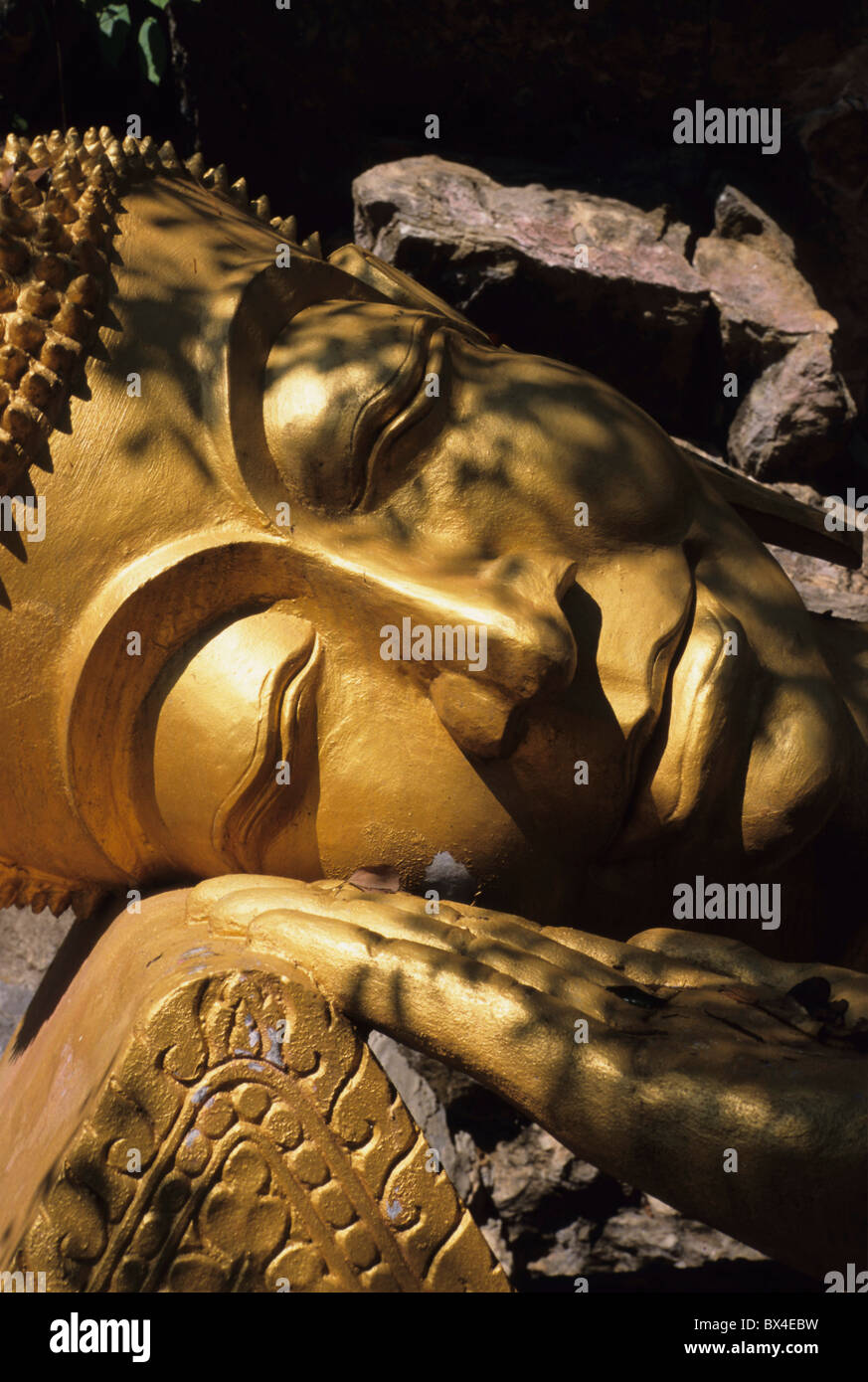 ruhenden Buddha Büro Siegel Asia Bangkok Feind der Warteschlangen Schlangen Garuda glauben gold Gott gesandte große gr Stockfoto
