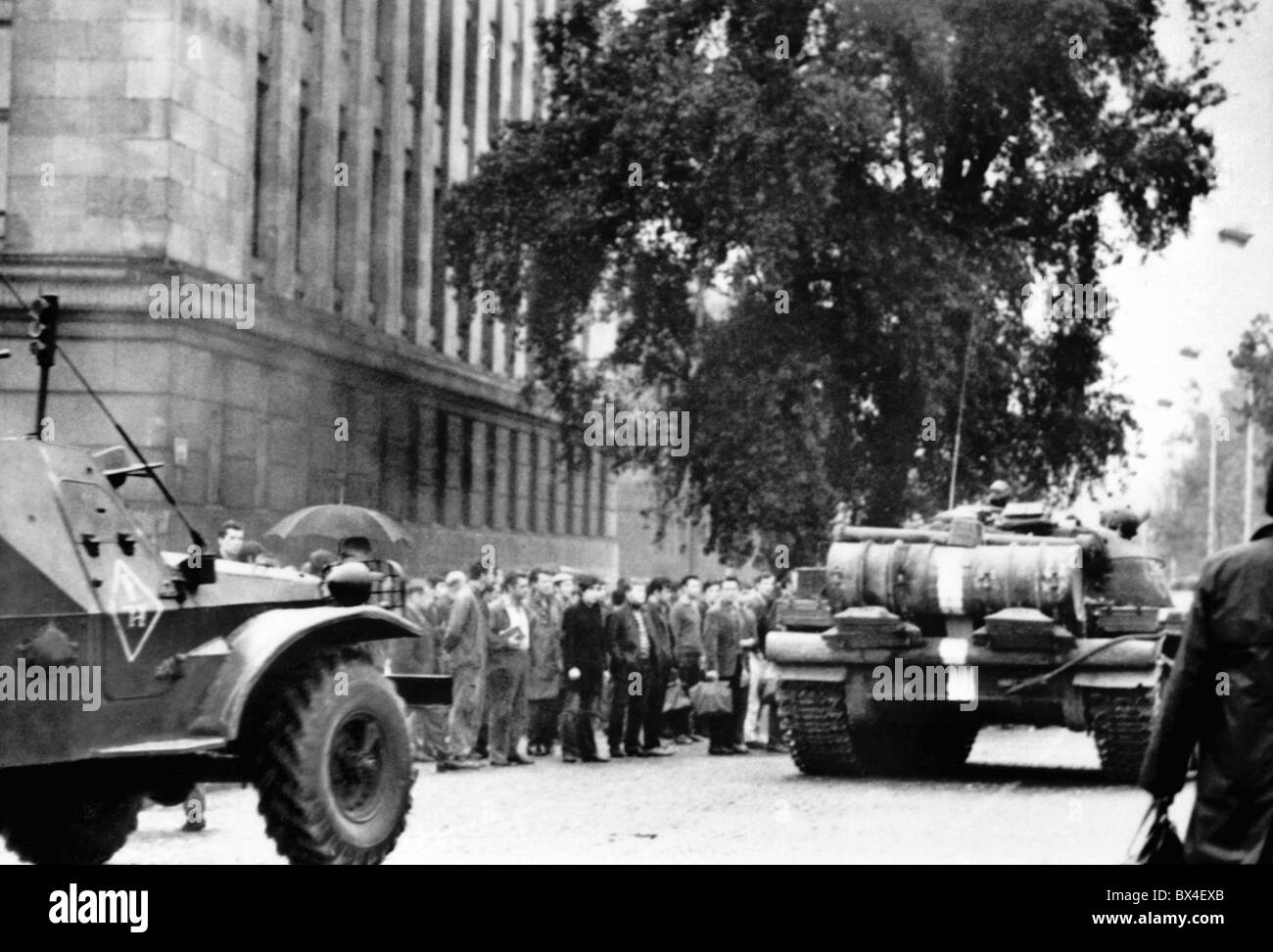 Sowjetische Fallschirmjäger, tschechoslowakische kommunistische Parteizentrale, Belagerung Stockfoto