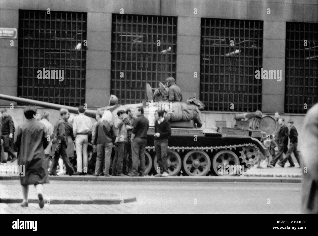 Sowjetische Panzer, tschechoslowakischen Nationalbank Stockfoto