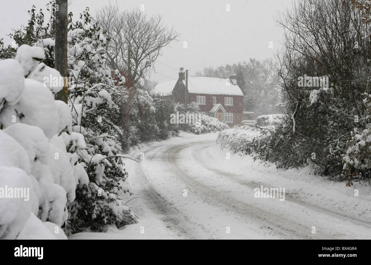 Ein Schnee-Szene im Shot-Peening Quarter in The Weald of Kent, England Stockfoto