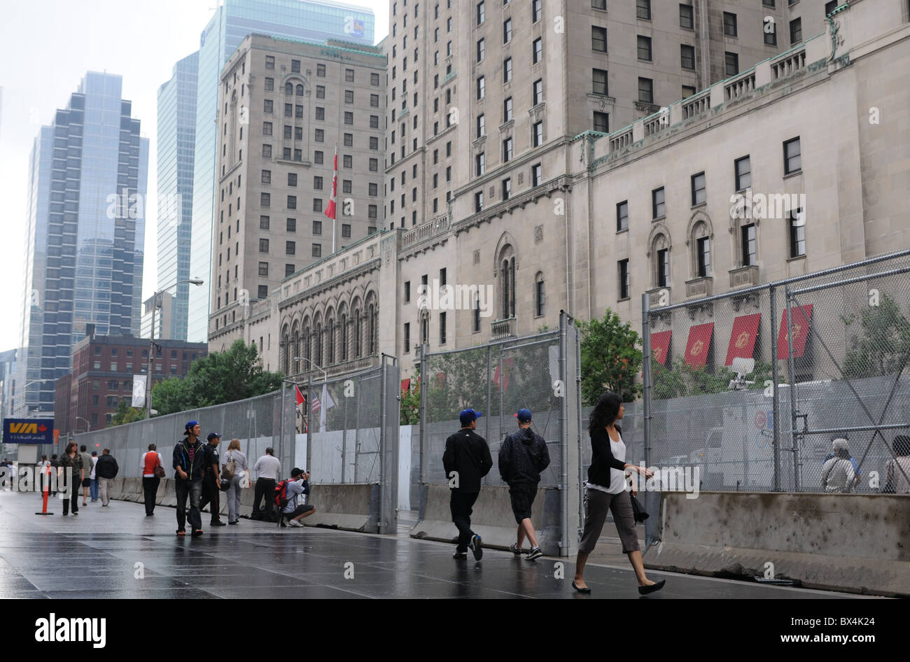 Sicherheitsvorbereitungen für G20-Gipfel in Toronto, Stahl und Beton Zaun errichtet von Union Station und The Royal York Hotel. Stockfoto