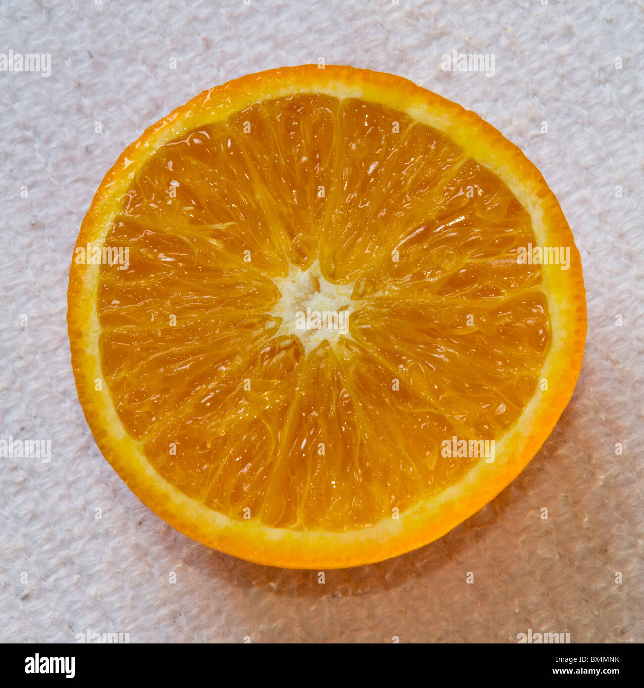 die Hälfte der orange Stockfoto