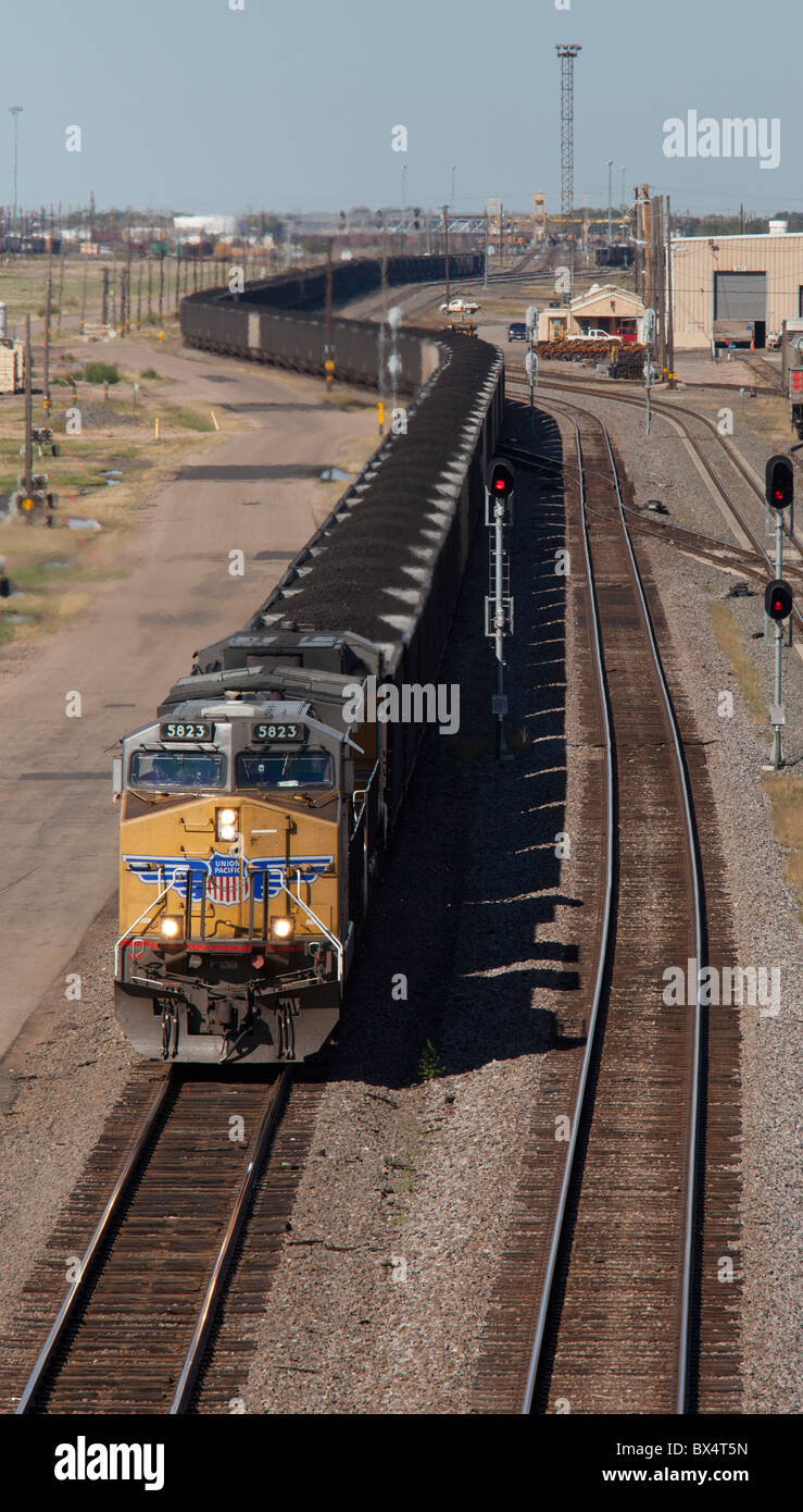 Kohlezug in Union Pacific Railroad Bailey Yard Stockfoto