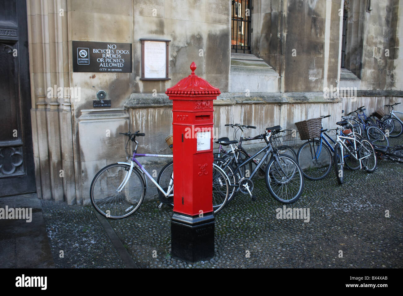 Briefkasten außen Kings College, Cambridge Stockfoto