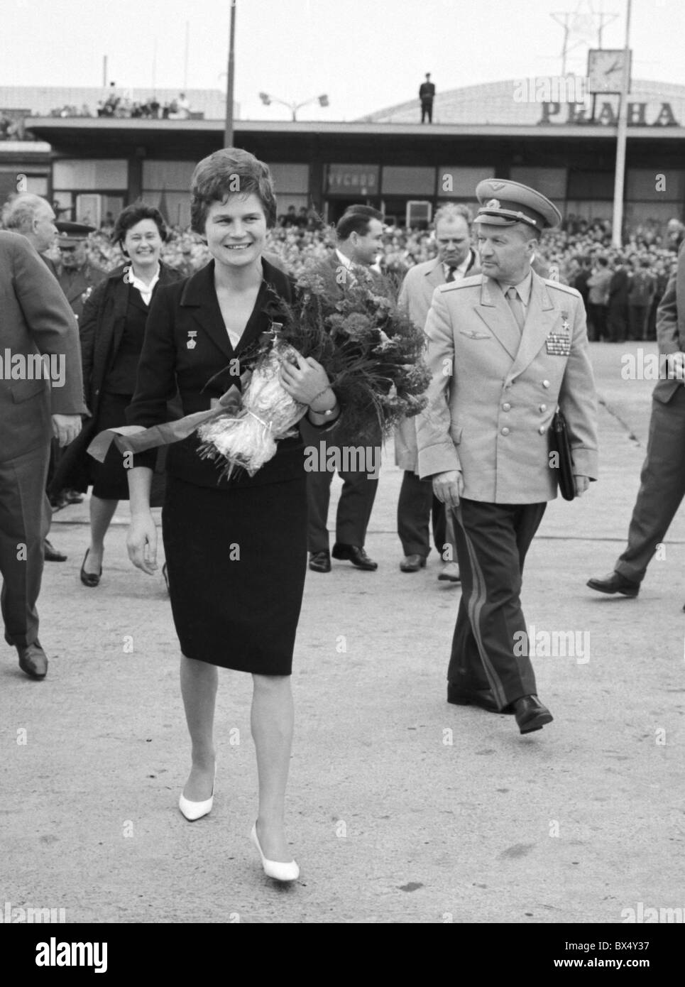 Die erste Frau im Weltraum, sowjetische Astronaut Valentina Tereskovova, in Prag, Tschechoslowakei 1963. (CTK-Foto) Stockfoto