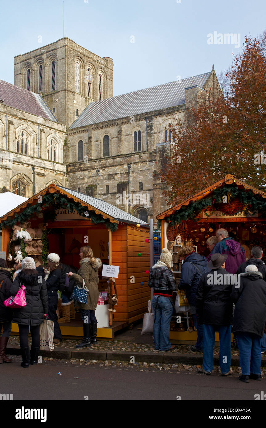 Winchester Weihnachtsmarkt 2010 in der Kathedrale in der Nähe, Winchester, Hampshire, England Stockfoto