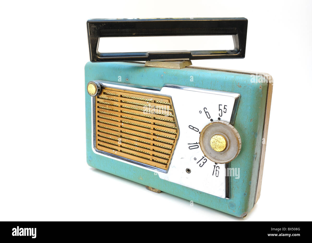 eine antike Kofferradio isoliert auf weiss Stockfoto