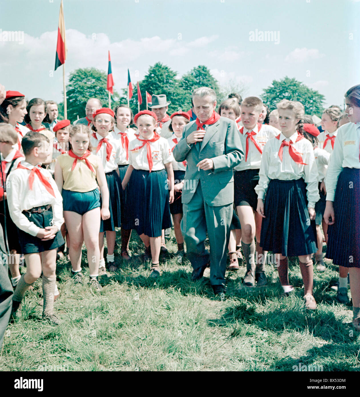Antonin Novotny, Präsident, Pioniere, kommunistische Jugend, Pionier-Halstuch, rot Stockfoto