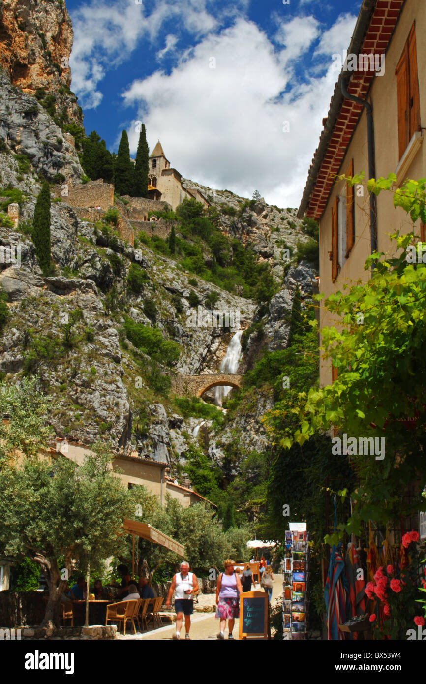 Französische Dorf Moustiers-Sainte-Marie in der Verdon-Tal, Provence Frankreich, Europa. Stockfoto