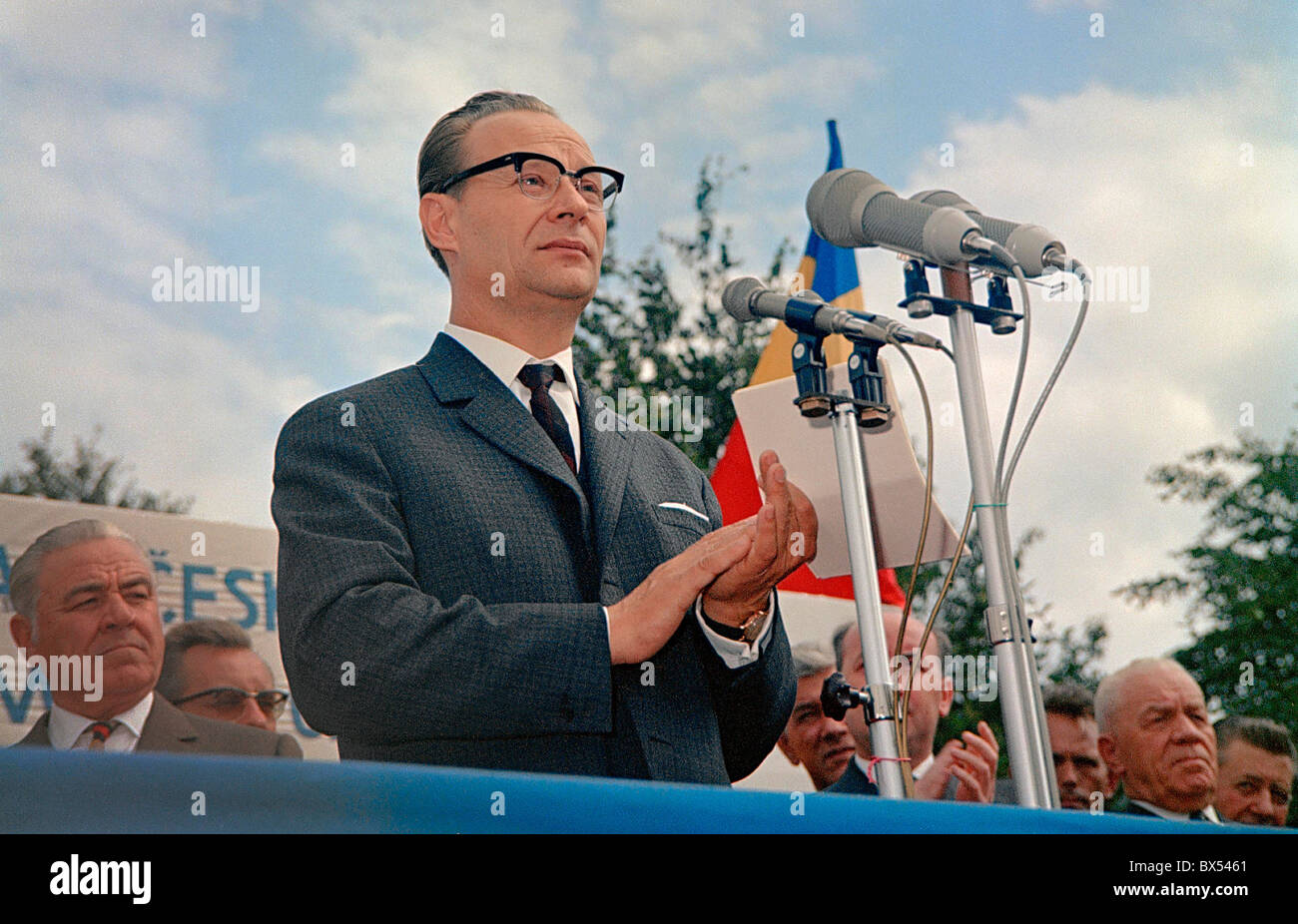 Führer der kommunistischen Partei Alexander Dubcek Adressen Arbeiter der Avia Fabrik in Prag, Aug.17, 1968. CTK Foto/Jovan Dezort Stockfoto