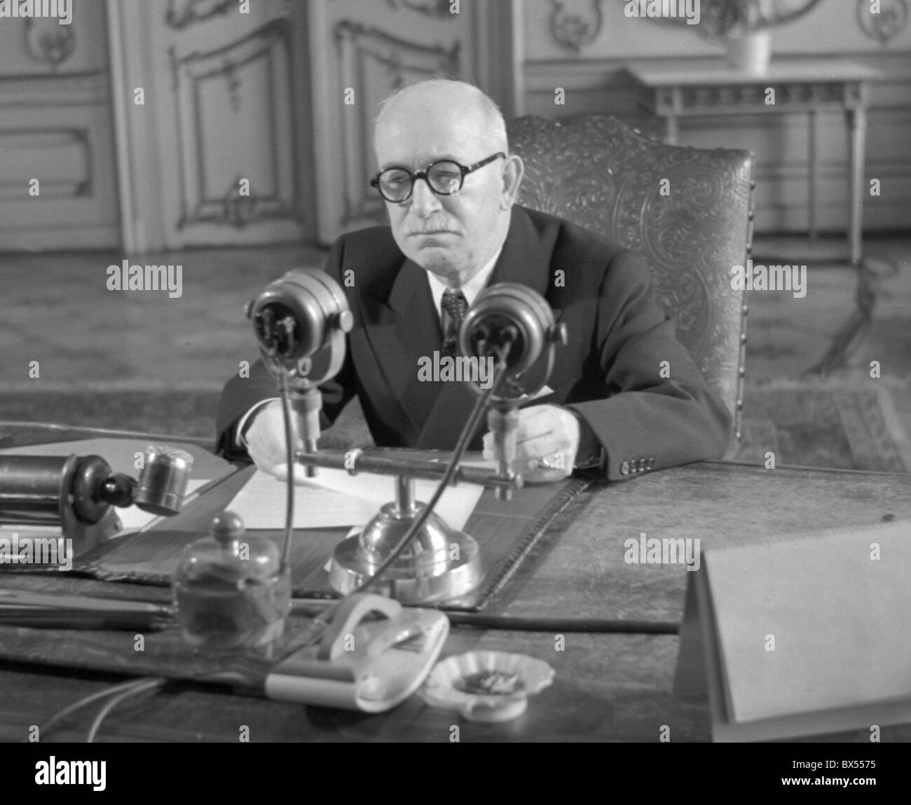 Prag Weihnachten 1947. Präsident Edvard Benes während seiner letzten Weihnachten Rede. Nur zwei Monate später ergriff die Kommunisten Stockfoto