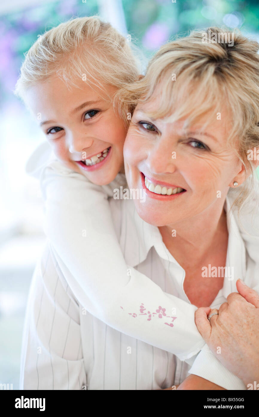 Großmutter und Enkelin Stockfoto