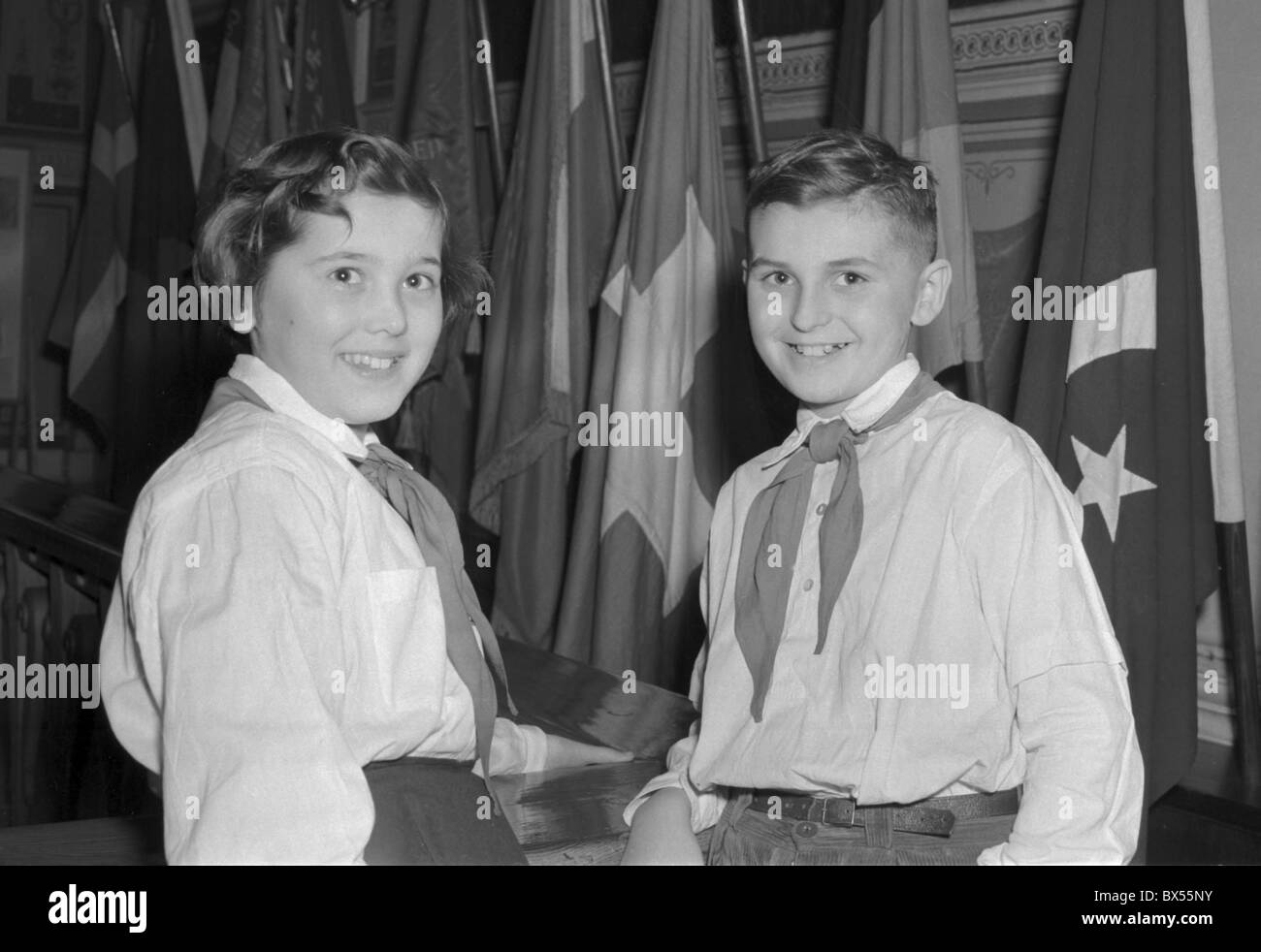 Kommunistische Jugend, Pioniere im Kleid Stockfoto