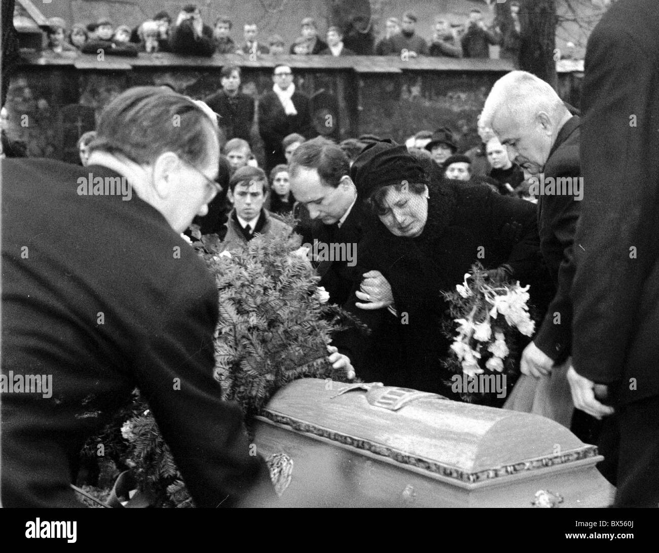 Jan Palach, Jiri Palach, Libuse Palachova, Beerdigung, Sarg, Friedhof Stockfoto