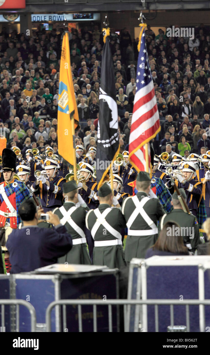Die Notre Dame marching Band vor Beginn des Notre Dame vs. Armee-College-Football-Spiel im Yankee Stadium, Bronx, NY Stockfoto