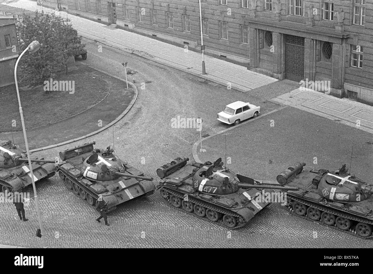gepanzertes Fahrzeug, Soldaten, ZK der kommunistischen Partei, Tank, Sitz, Prag Stockfoto