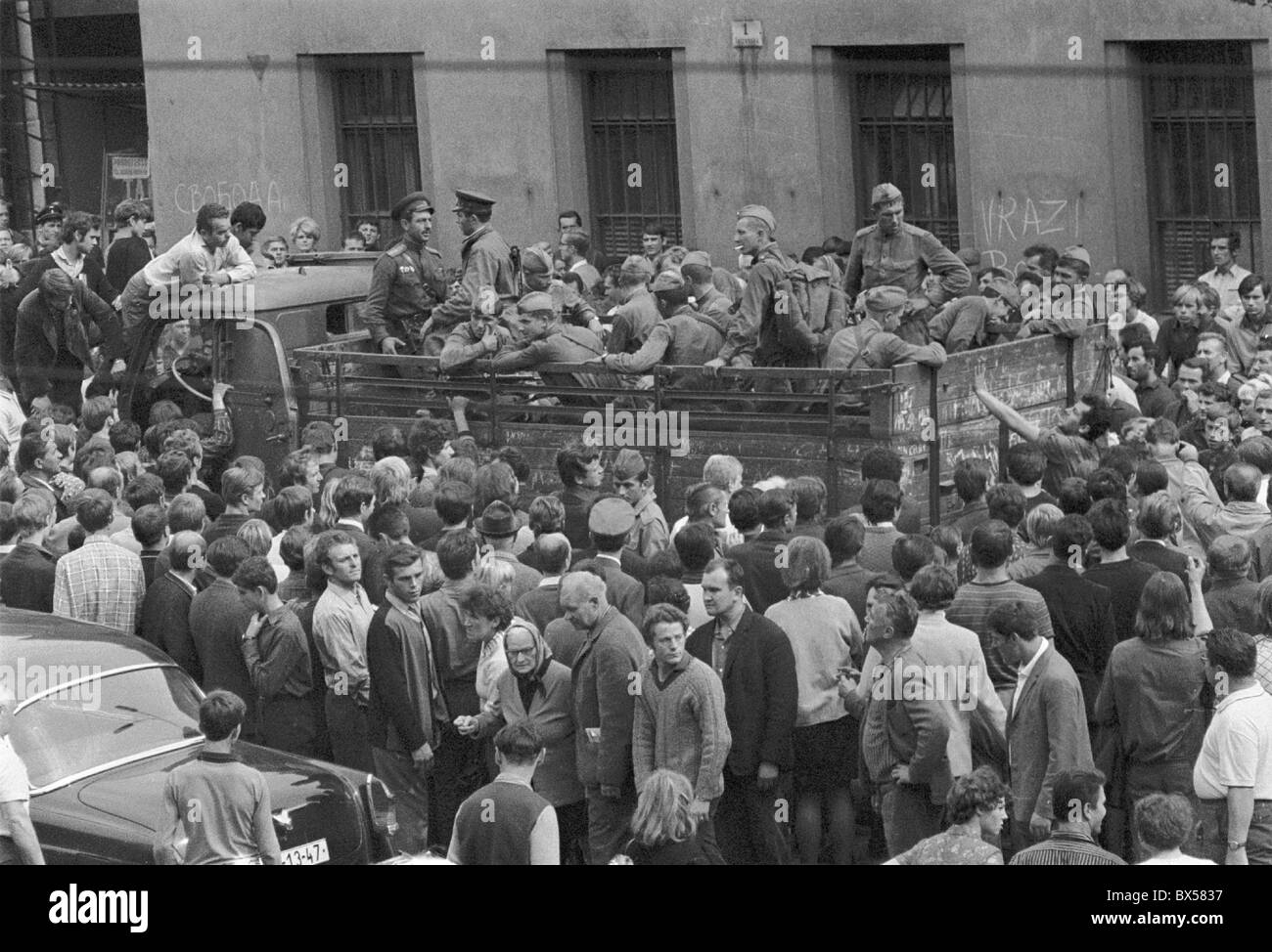 LKW, Soldaten, Protest, Debatte, Diskussion, Brünn Stockfoto