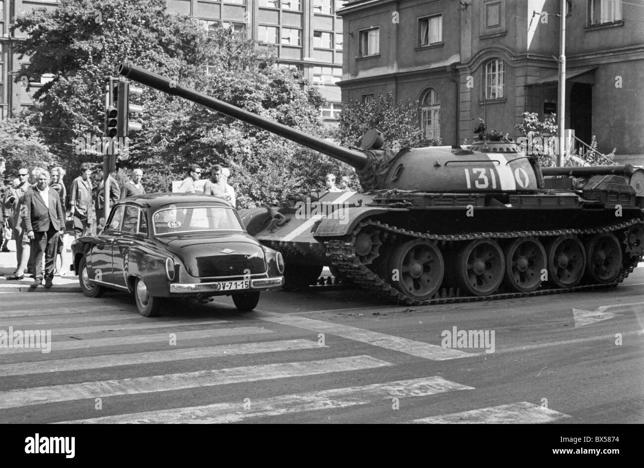 Truppen der Sowjetunion und der Warschauer Pakt Verbündeten drangen Tschechoslowakei am 21. August 1968, politische Liberalisierung zu stoppen Stockfoto