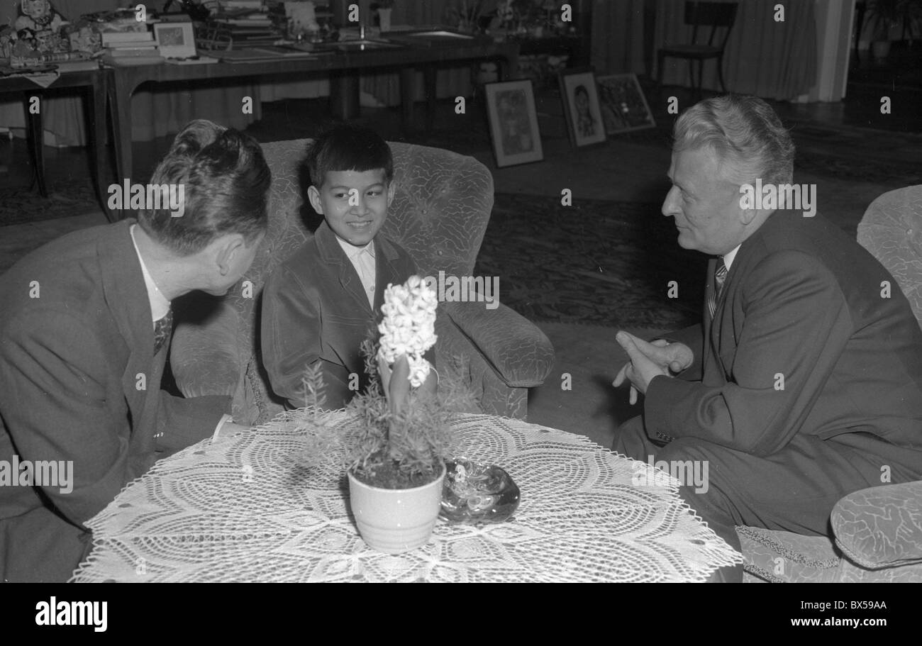 Prinz norodom sihamoni Fotos und Bildmaterial in hoher Auflösung Alamy