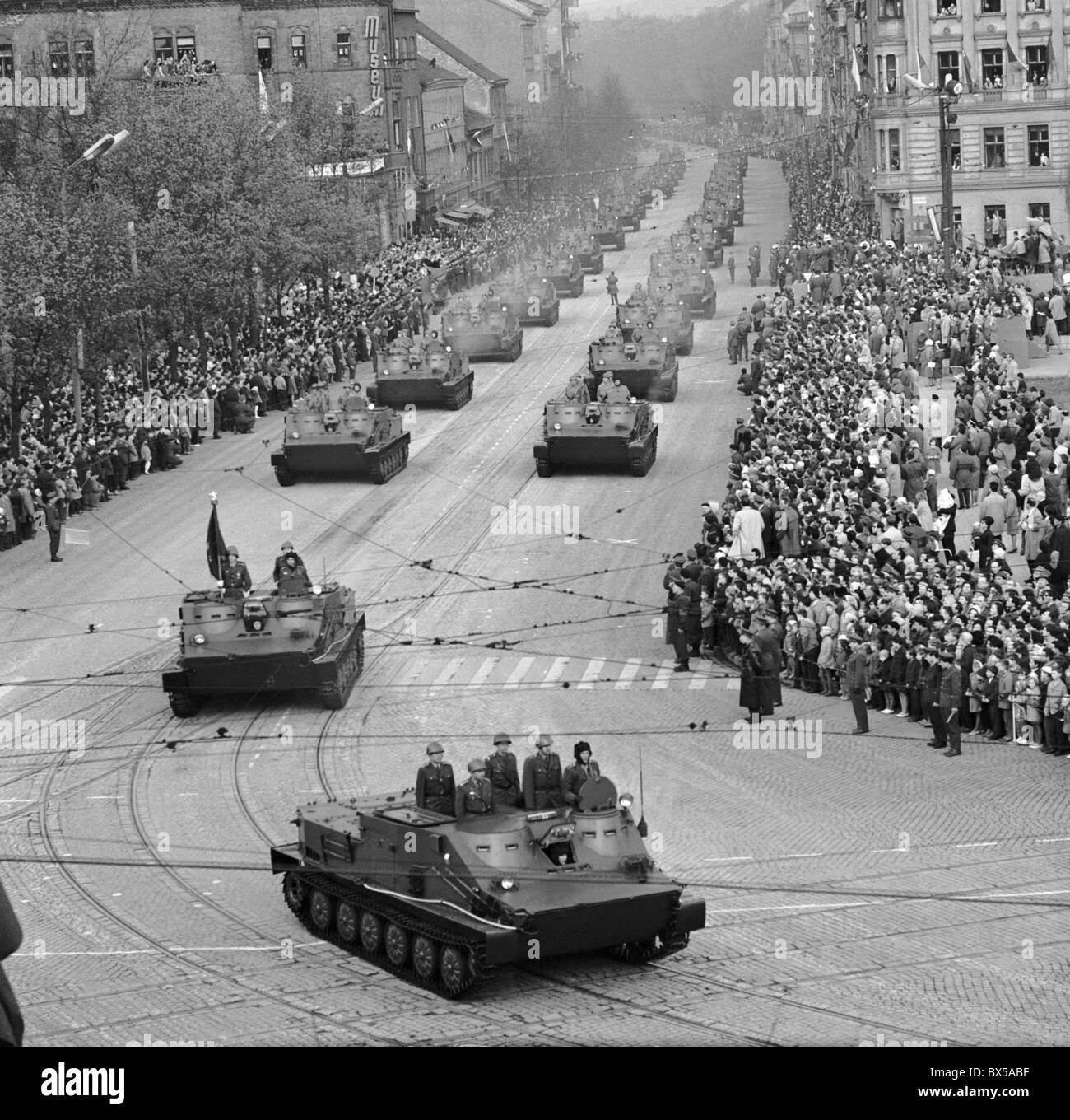 Militärparade, Panzer, Transporter Stockfoto