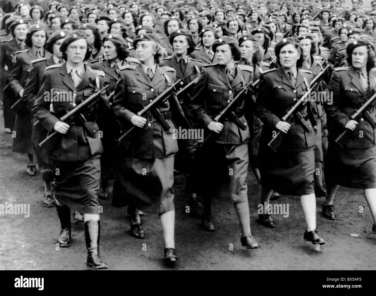 4. Mai 1951 Frauen Einheit der tschechoslowakischen Staatspolizei März während der Proben für die Parade zum Gedenken Befreiung von Stockfoto