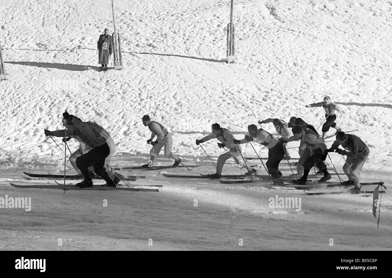 Tschechoslowakei - Spindleruv Mlyn 1948.  Cross Country Ski Relais 4 x 10 km. CTK Vintage Photo Stockfoto