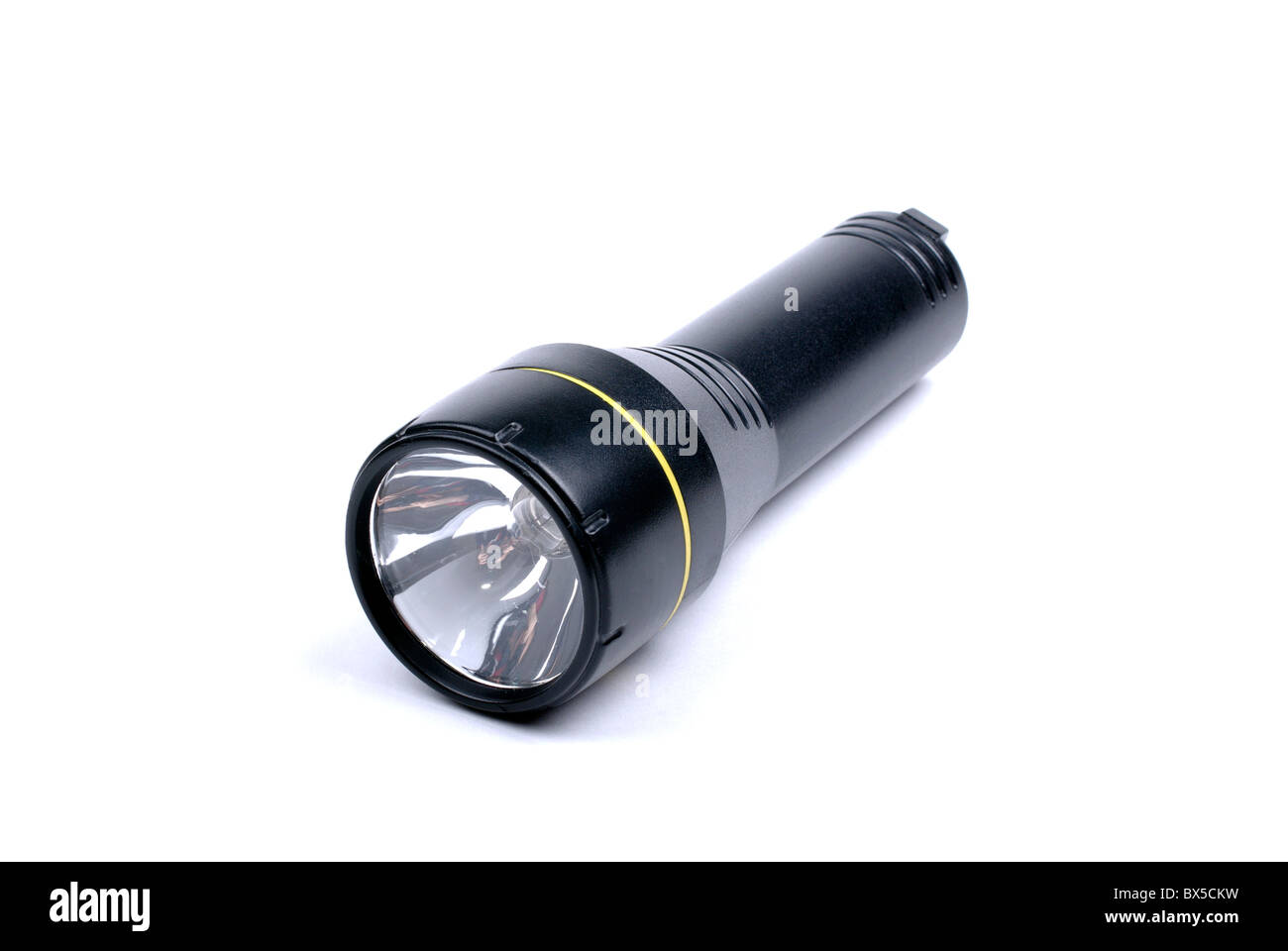 Schwarzer Kunststoff Taschenlampe isoliert auf weißem Hintergrund. Stockfoto