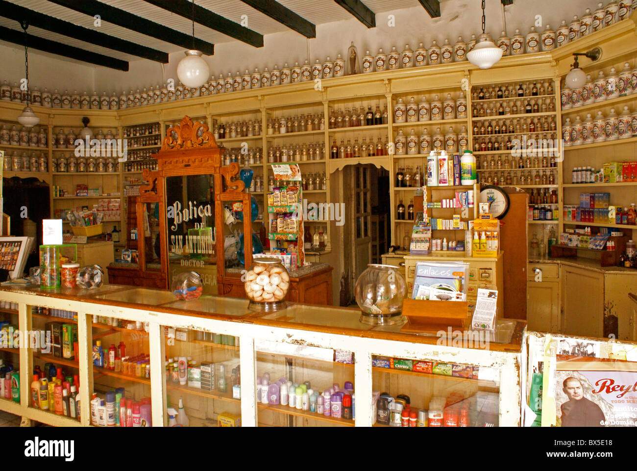 Traditionelle Apotheke und Apotheke in San Miguel de Allende, Guanajuato, Mexiko Stockfoto