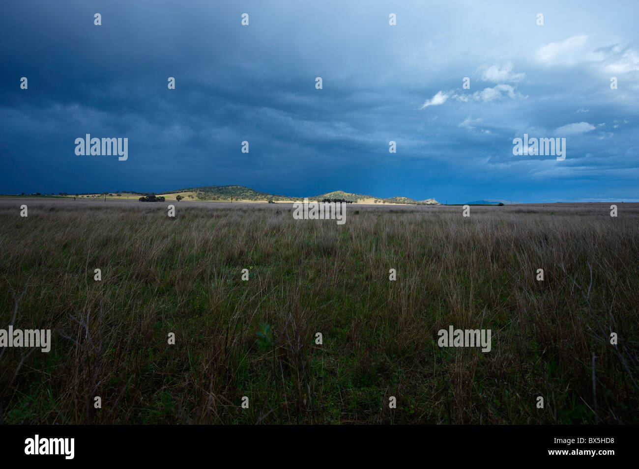 Ländliche Gegend und stürmischen Himmel Stockfoto