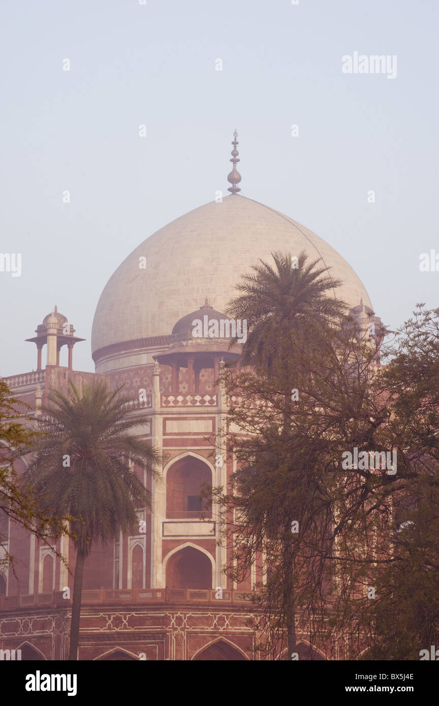 Humayun's Tomb, UNESCO-Weltkulturerbe, das erste große Beispiel für ein Mughal Gartengrab, Delhi, Indien, Asien Stockfoto