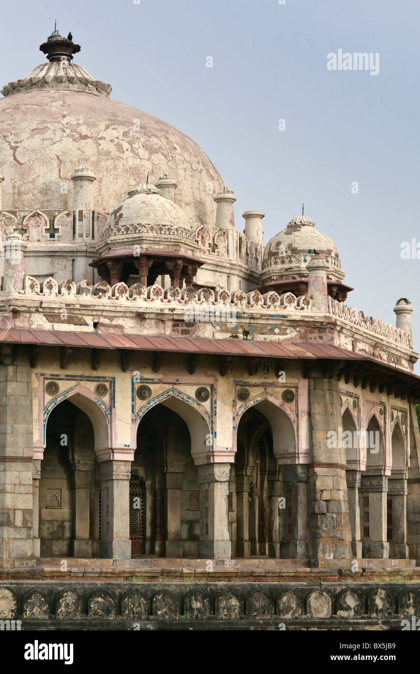 Mogul-Architektur, einschließlich Kuppeln, Nischen, Säulen an Humayun Mausoleum, Delhi, Indien Stockfoto