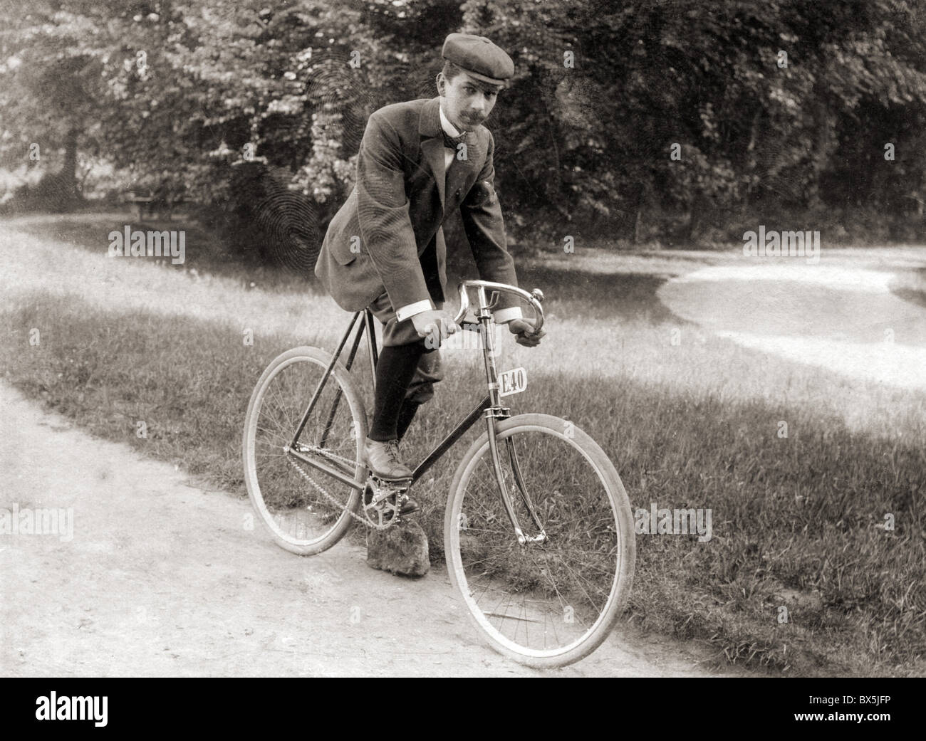Transport/Transport, Fahrrad, junger Mann auf dem Fahrrad, um 1900,  zusätzliche-Rechte-Clearences-nicht vorhanden Stockfotografie - Alamy