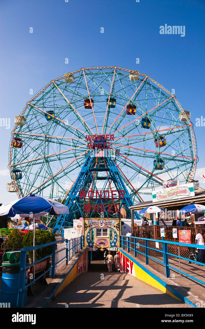Riesenrad Wonder Wheel auf Coney Island Brooklyn NYC Stockfoto