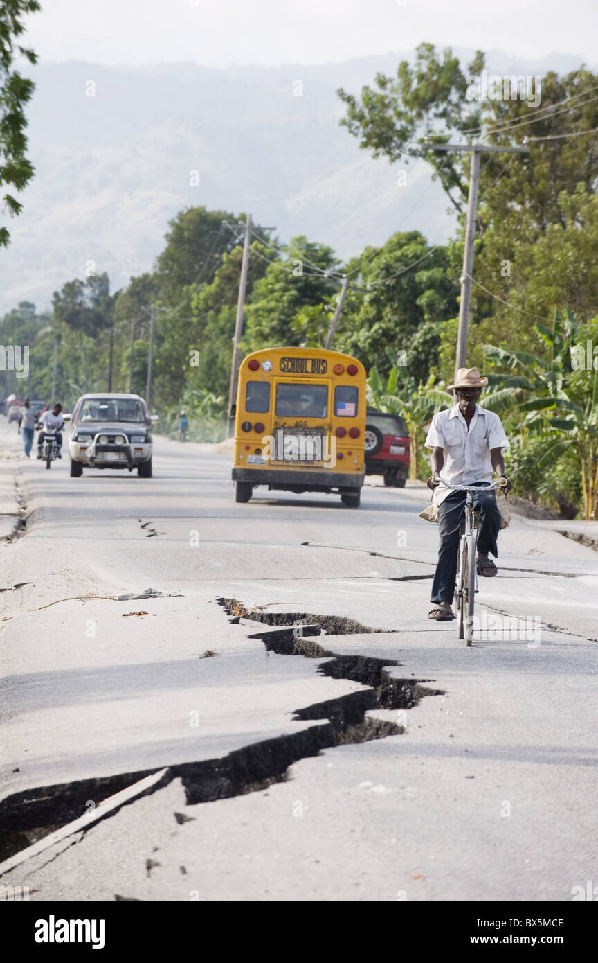 Erdbeben Rissen an der Straße zwischen Port-au-Prince und Léogâne, Erdbebenherd, Januar 2010, Leogane, Haiti, West Indies Stockfoto