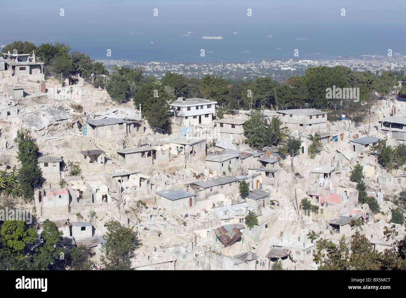 Januar 2010 Erdbeben verursachten Schäden in den Slums, Port au Prince, Haiti, Karibik, Karibik, Mittelamerika Stockfoto