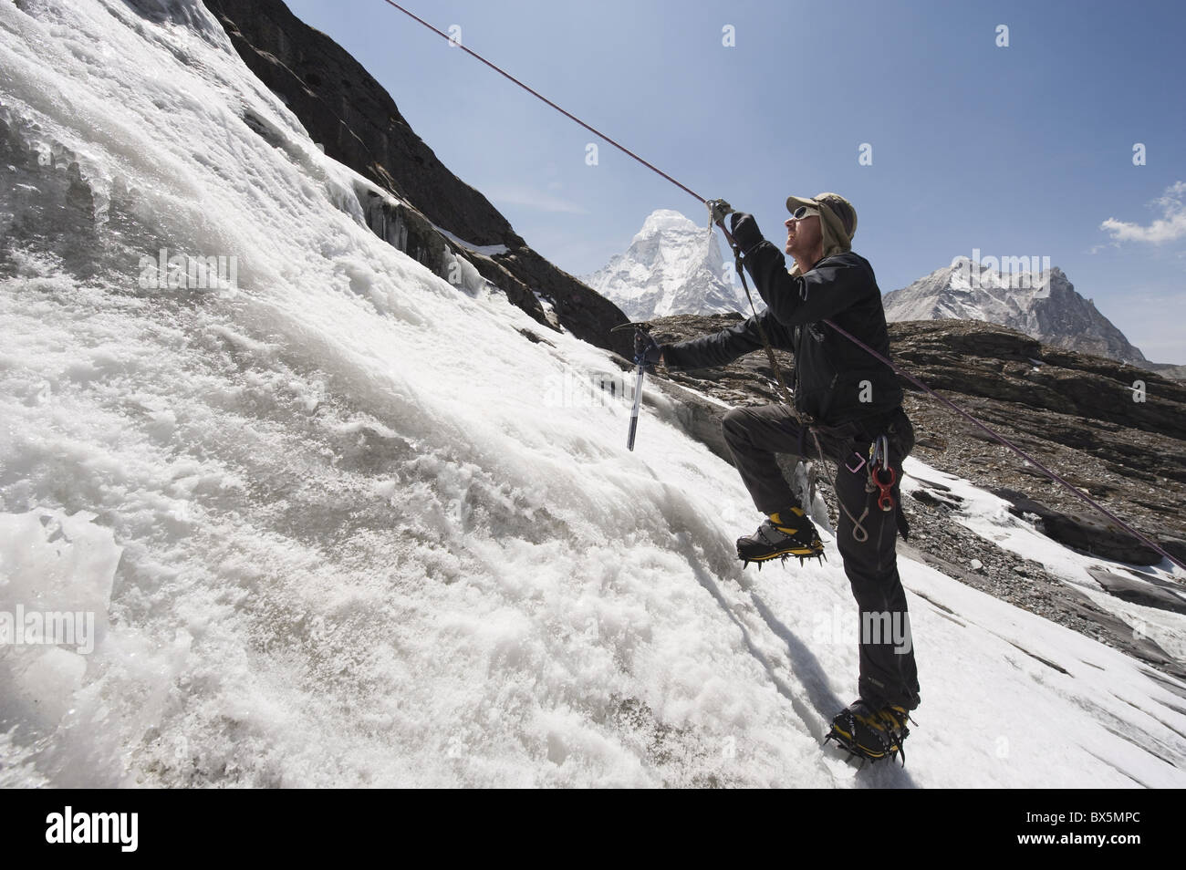 Bergsteiger auf Eiswand, Ama Dablam, Chukhung, Solu Khumbu-Everest-Region, Sagarmatha Nationalpark, Himalaya, Nepal, Asien Stockfoto