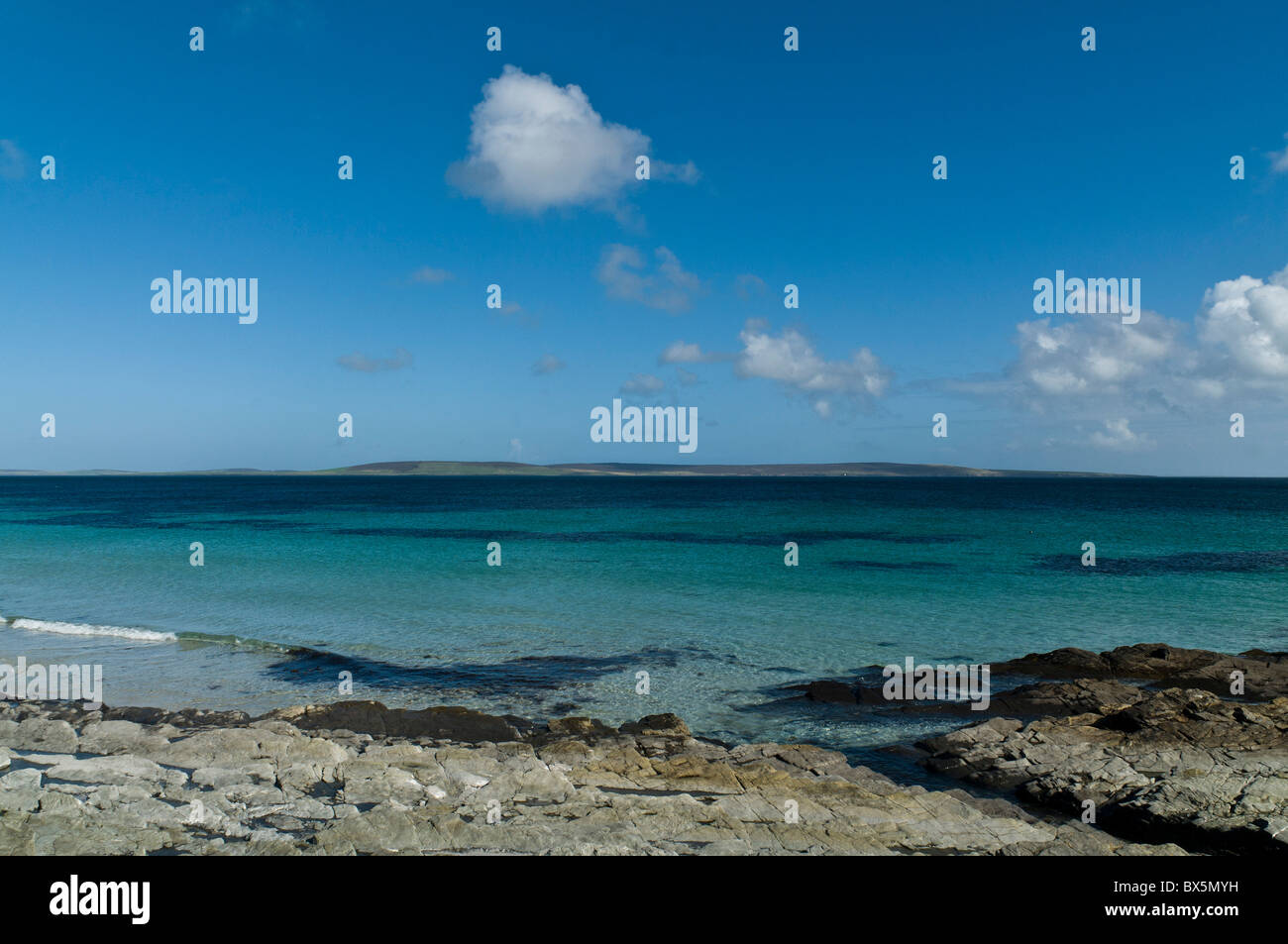 dh EGILSAY ORKNEY Egilsay Strand Insel Eday in Ferne anzeigen Stockfoto