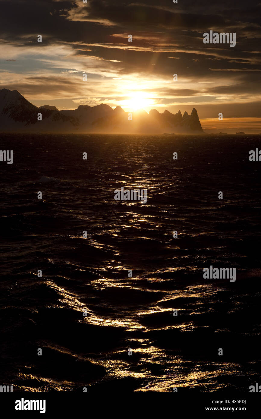 Sonnenaufgang am Gerlach Strait, Antarktis, Polarregionen Stockfoto