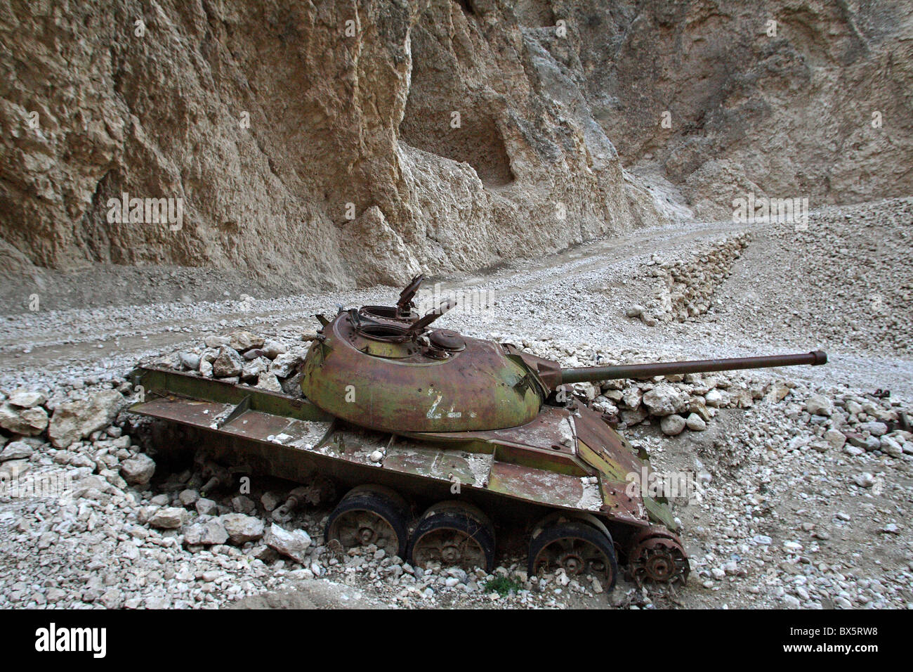 Verbrannte russische Panzer aufgegeben in Marmal Bergen, Mazar-e Sharif, Afghanistan Stockfoto