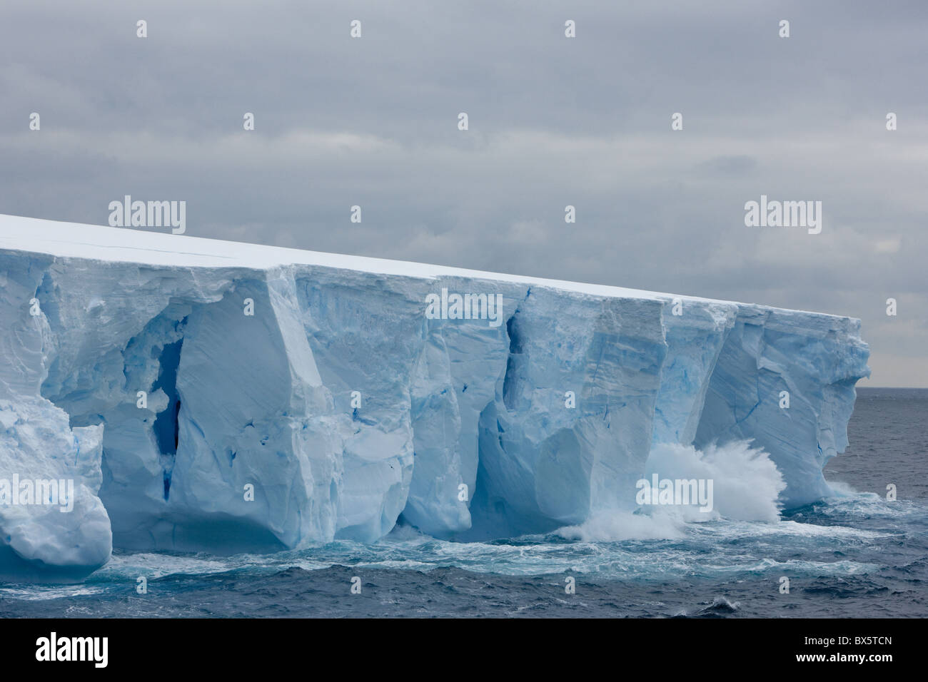 Tabellarischen Eisbergs, südlichen Ozean, Antarktis, Polarregionen Stockfoto