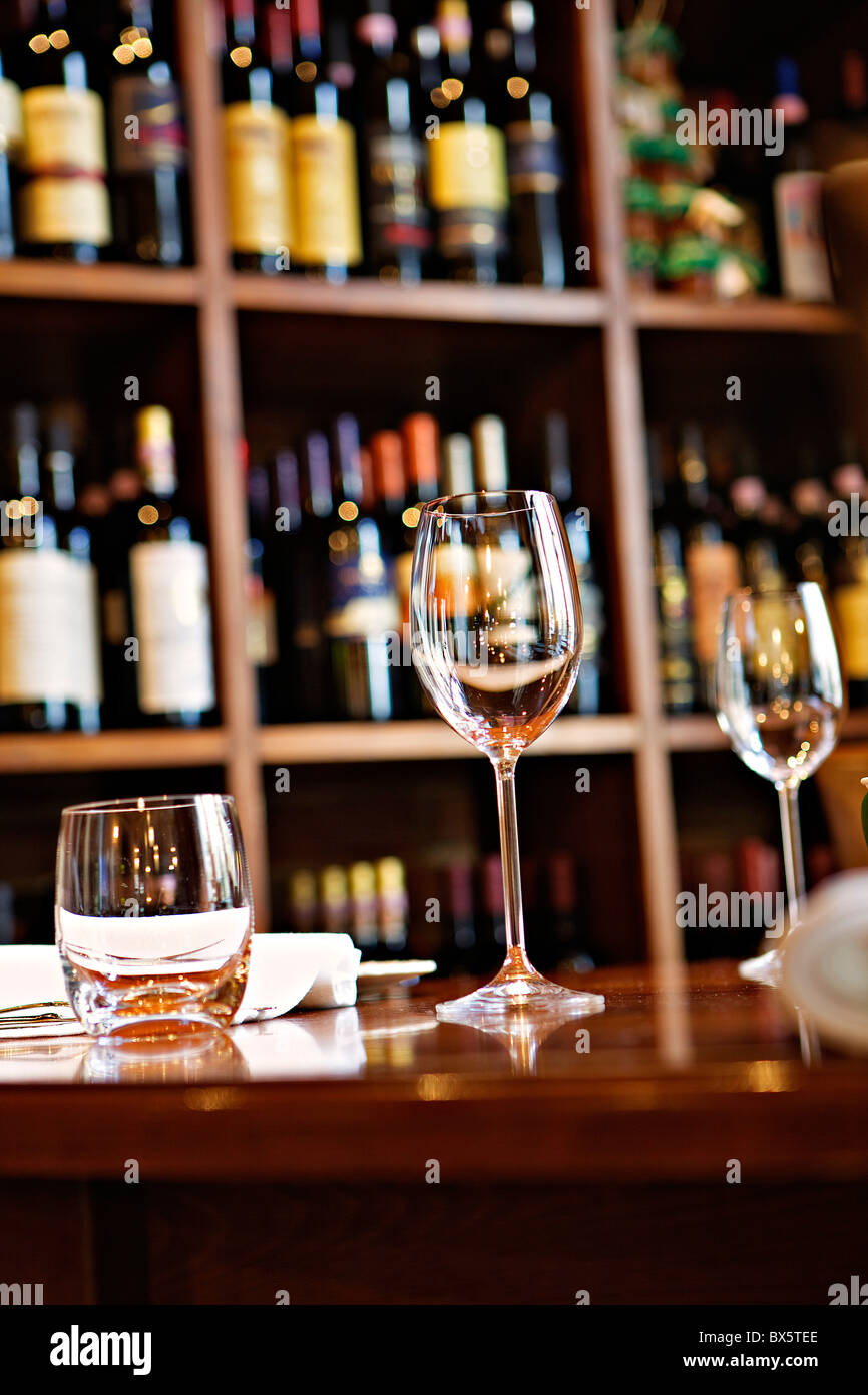 Prag, feine Gläser bereit auszufüllen durch Wein Aromi Restaurant.  (CTK Foto/Josef Horazny) Stockfoto