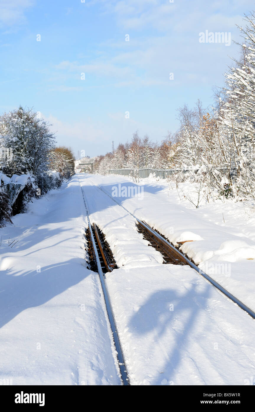 Schnee auf der Schiene verfolgt. (Robin Hood Linie Nottingham, Worksop). Stockfoto